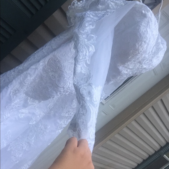 Mermaid Style Wedding Dress - Picture 3 of 7